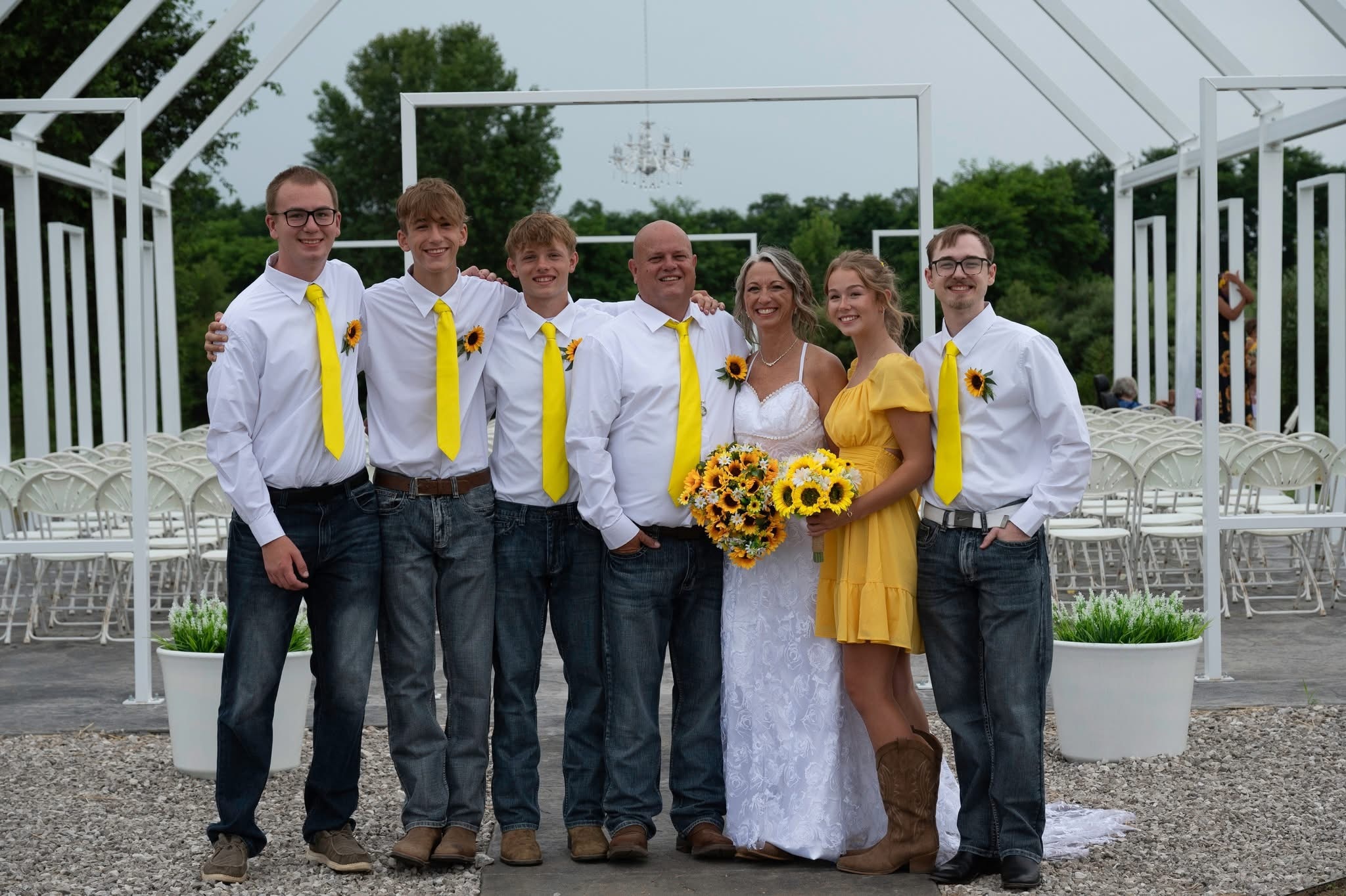 Who Pays for What? A Guide to Traditional Wedding Expenses 👰🤵