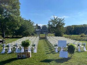Can Irish Hills Wedding Barn Accommodate 100 to 350 Wedding Guests?